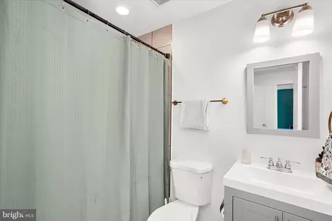 Bath - 7604 Post Rd, Hanover, MD 21076 photo 1 of 3