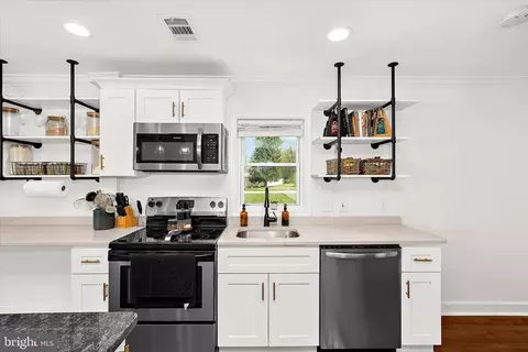 Kitchen - 7604 Post Rd, Hanover, MD 21076 photo 5 of 6