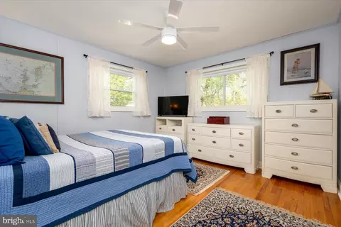 Bedroom - 26 Wilelinor Dr, Edgewater, MD 21037 photo 4 of 7