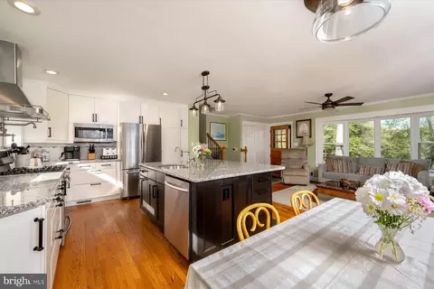 Kitchen - 26 Wilelinor Dr, Edgewater, MD 21037 photo 2 of 5