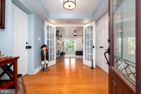 Entry Way - 26 Wilelinor Dr, Edgewater, MD 21037 photo 2 of 3