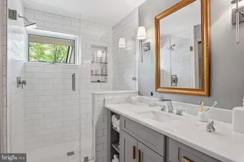 Bath - 1718 Woodlore Rd, Annapolis, MD 21401 photo 3 of 4