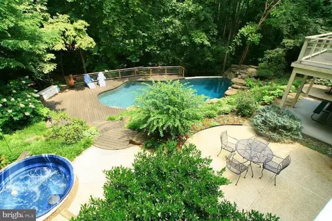 Exterior - 1718 Woodlore Rd, Annapolis, MD 21401 photo 12 of 15