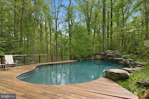 Exterior - 1718 Woodlore Rd, Annapolis, MD 21401 photo 6 of 15