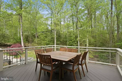 Exterior - 1718 Woodlore Rd, Annapolis, MD 21401 photo 10 of 15