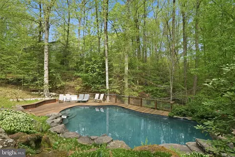 Exterior - 1718 Woodlore Rd, Annapolis, MD 21401 photo 8 of 15