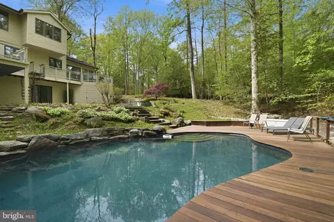 Exterior - 1718 Woodlore Rd, Annapolis, MD 21401 photo 5 of 15
