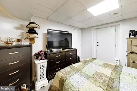 Bedroom - 2743 Bayside Beach Rd, Pasadena, MD 21122 photo 5 of 6