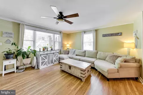Living - 2743 Bayside Beach Rd, Pasadena, MD 21122 photo 1 of 1