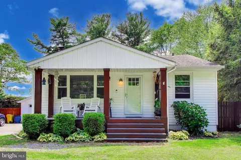 2743 Bayside Beach Rd, Pasadena, MD 21122