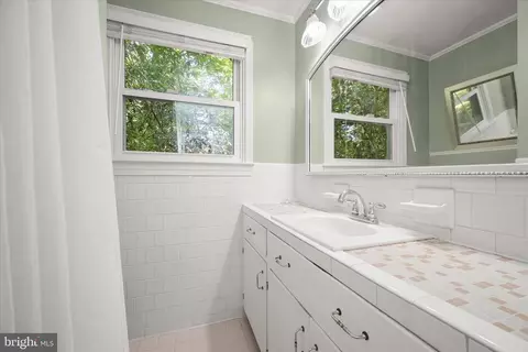 Bath - 1915 Cherry Rd, Annapolis, MD 21409 photo 3 of 3