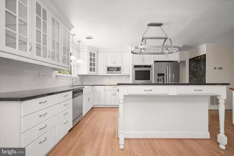 Kitchen - 1915 Cherry Rd, Annapolis, MD 21409 photo 4 of 6