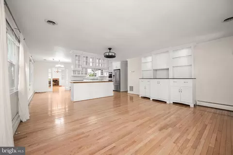 Living - 1915 Cherry Rd, Annapolis, MD 21409 photo 3 of 5