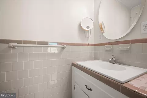 Bath - 1915 Cherry Rd, Annapolis, MD 21409 photo 1 of 3