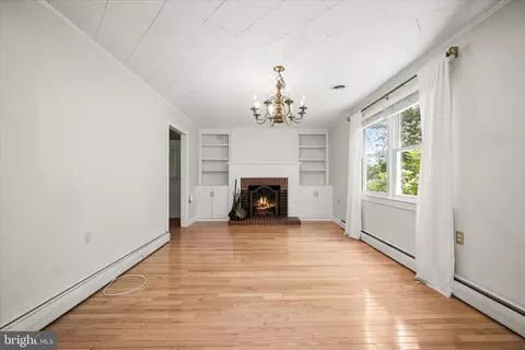 Living - 1915 Cherry Rd, Annapolis, MD 21409 photo 4 of 5