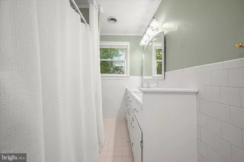 Bath - 1915 Cherry Rd, Annapolis, MD 21409 photo 2 of 3