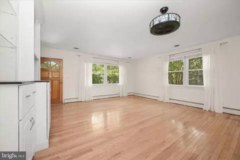 Living - 1915 Cherry Rd, Annapolis, MD 21409 photo 2 of 5