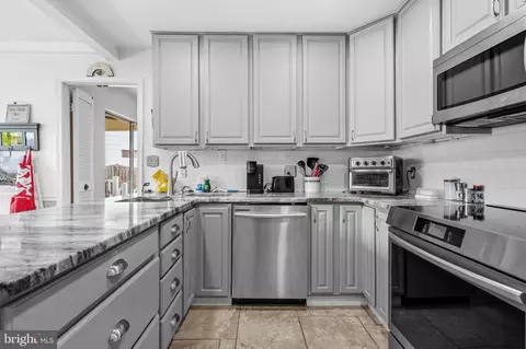Kitchen - 509 Gladhill Rd, Odenton, MD 21113 photo 2 of 3