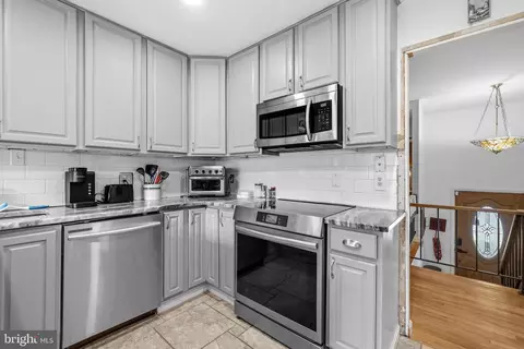 Kitchen - 509 Gladhill Rd, Odenton, MD 21113 photo 3 of 3