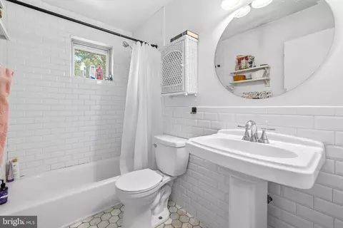 Bath - 509 Gladhill Rd, Odenton, MD 21113 photo 3 of 4
