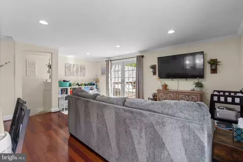 Entry Way - 751 Willowby Run, Pasadena, MD 21122 photo 2 of 6