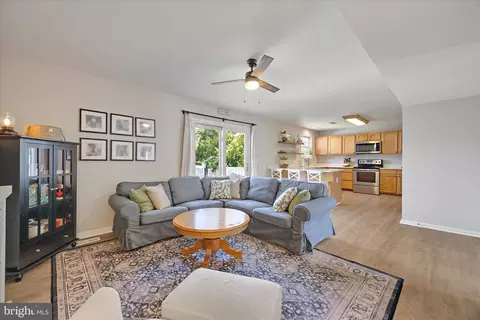726 214th St, Pasadena, MD 21122