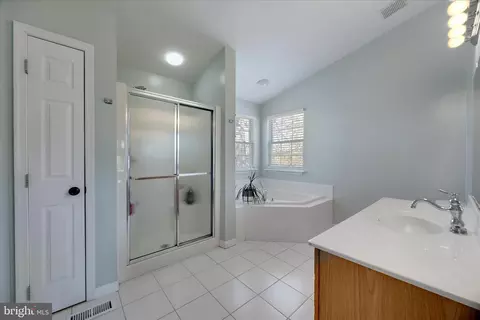 Bath - 726 214th St, Pasadena, MD 21122 photo 3 of 6