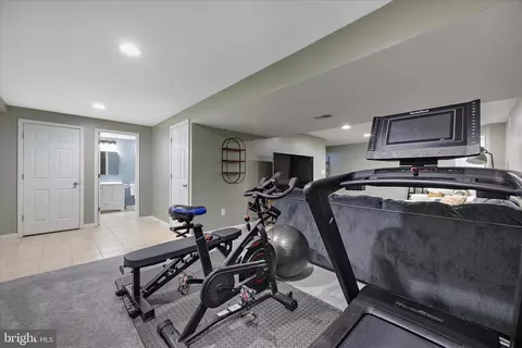 Entry Way - 726 214th St, Pasadena, MD 21122 photo 1 of 2