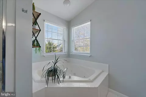 Bath - 726 214th St, Pasadena, MD 21122 photo 1 of 6