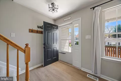 Entry Way - 726 214th St, Pasadena, MD 21122 photo 2 of 2