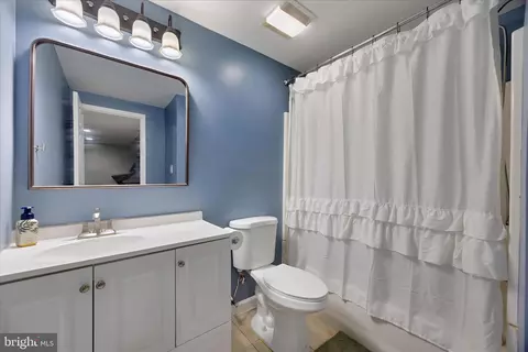 Bath - 726 214th St, Pasadena, MD 21122 photo 4 of 6