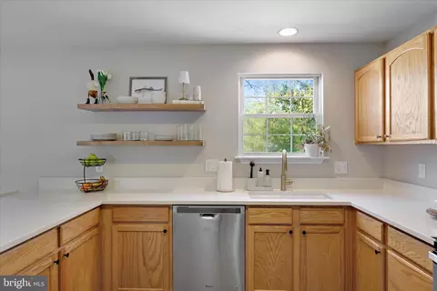 Kitchen - 726 214th St, Pasadena, MD 21122 photo 3 of 5