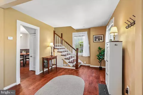Entry Way - 7910 Mayford Ave, Pasadena, MD 21122 photo 3 of 9