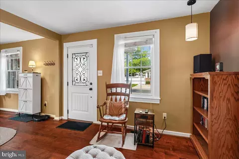 Entry Way - 7910 Mayford Ave, Pasadena, MD 21122 photo 1 of 9