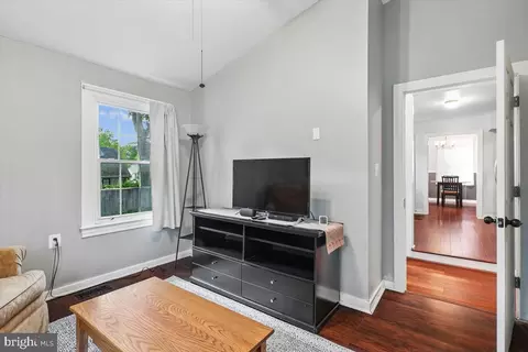 Entry Way - 7910 Mayford Ave, Pasadena, MD 21122 photo 7 of 9