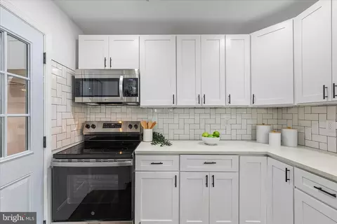 Kitchen - 1511 Long Point Rd, Pasadena, MD 21122 photo 3 of 4