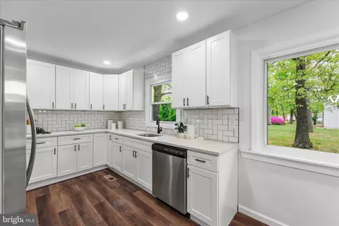 Kitchen - 1511 Long Point Rd, Pasadena, MD 21122 photo 4 of 4