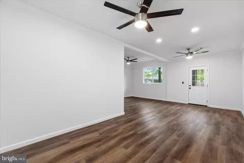 Entry Way - 1511 Long Point Rd, Pasadena, MD 21122 photo 7 of 8
