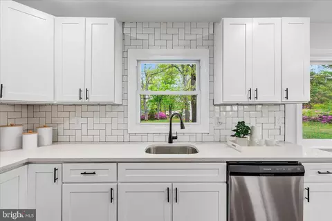 Kitchen - 1511 Long Point Rd, Pasadena, MD 21122 photo 2 of 4