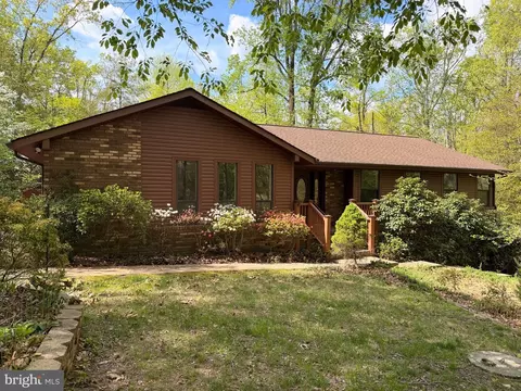 241 Sundew Ln, Pasadena, MD 21122