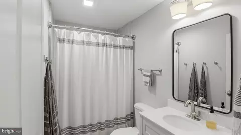 Bath - 1428 Central Ave E, Edgewater, MD 21037 photo 10 of 10