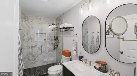 Bath - 1428 Central Ave E, Edgewater, MD 21037 photo 4 of 10