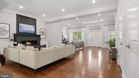 Entry Way - 1428 Central Ave E, Edgewater, MD 21037 photo 6 of 22