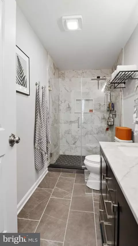 Bath - 1428 Central Ave E, Edgewater, MD 21037 photo 5 of 10