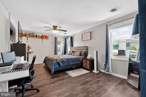 Bedroom - 1090 Notley Ct, Pasadena, MD 21122 photo 1 of 6