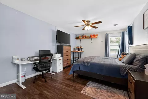 Bedroom - 1090 Notley Ct, Pasadena, MD 21122 photo 2 of 6