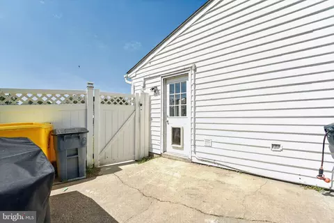 Exterior - 1090 Notley Ct, Pasadena, MD 21122 photo 4 of 7