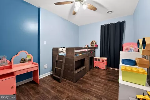 Bedroom - 1090 Notley Ct, Pasadena, MD 21122 photo 5 of 6