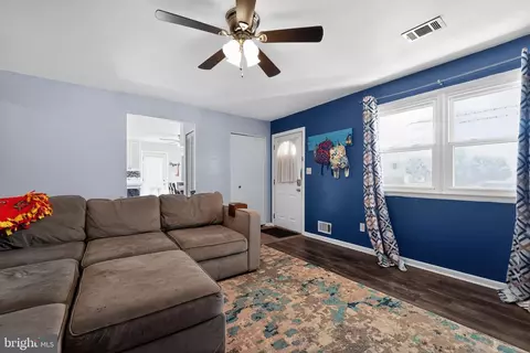 Entry Way - 1090 Notley Ct, Pasadena, MD 21122 photo 2 of 5