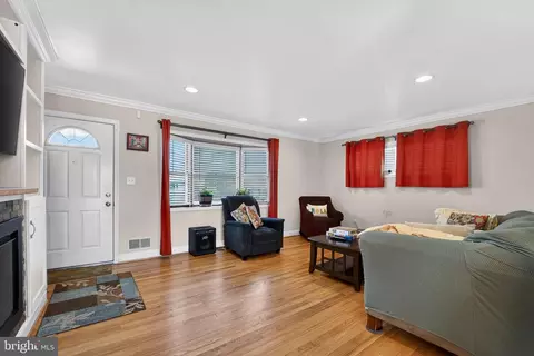 Living - 119 Sandy Beach Dr, Pasadena, MD 21122 photo 1 of 2